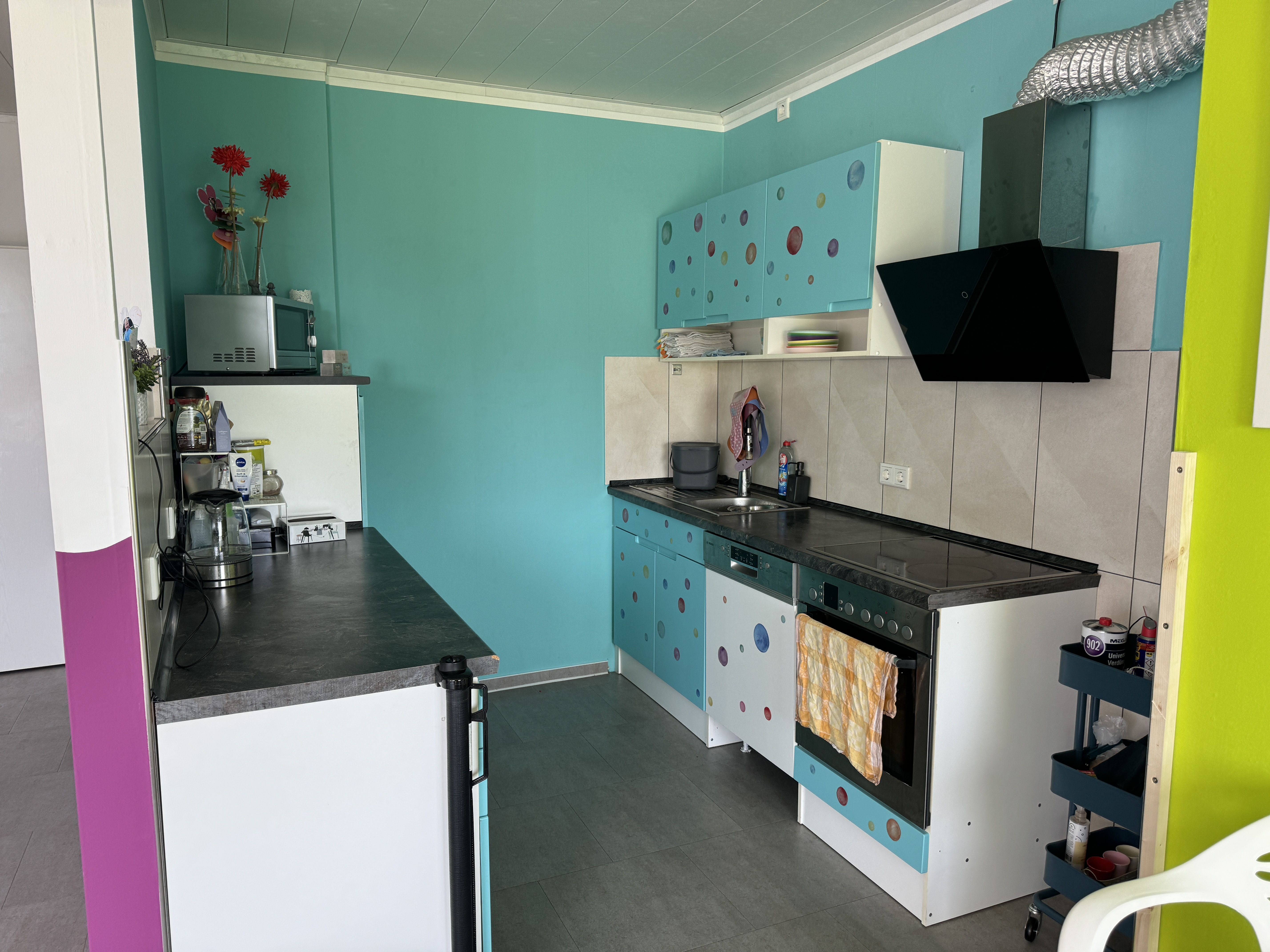 Offene Küche mit kindgerechter Gestaltung und viel Übersicht